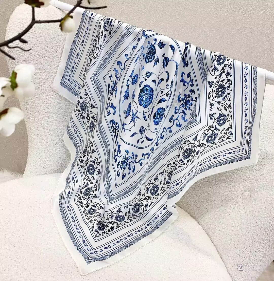 [ Vintage Blue and White Porcelain ] 100% Real Silk Bandana 70x70cm – Premium 33g Mulberry Silk Square Scarf